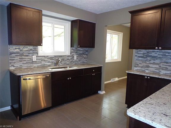 5th image of 27747 Hollywood Dr