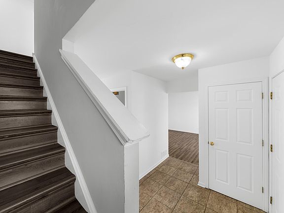5th image of 2403 Miriam Ave
