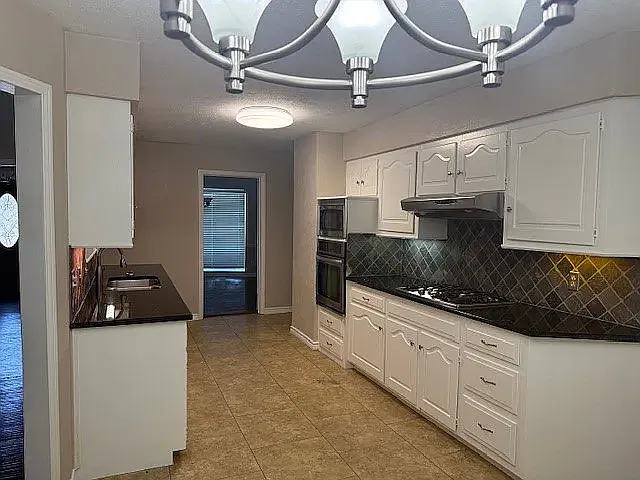 14922 Hillcrest Rd — Photo 12