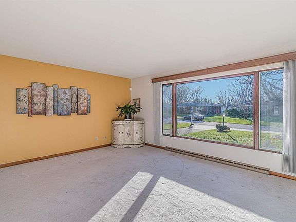 5th image of 5917 Hayes Pl