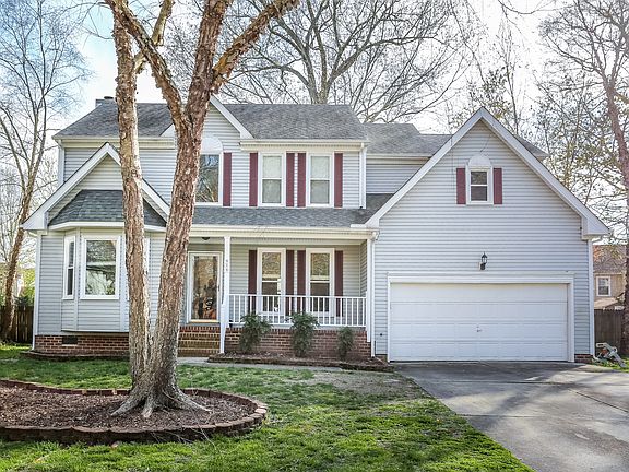 2nd image of 916 Larkspur Ln