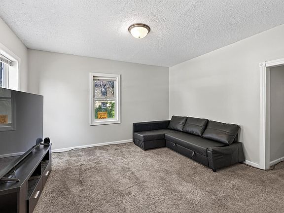 5th image of 1076 Ross Ave