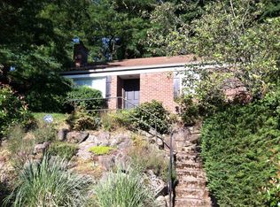 9217 17th Ave NE, Seattle, WA 98115