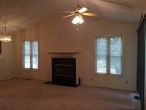 4th image of 1627 The Oaks St