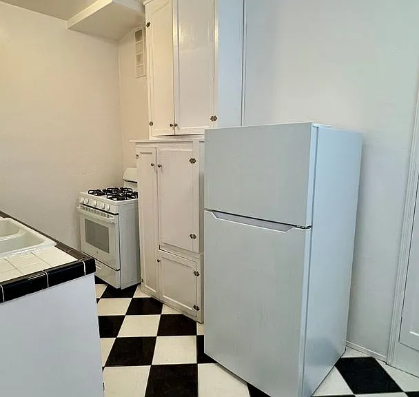 0080 - 328 Elm Ave. Llc. — Photo 8