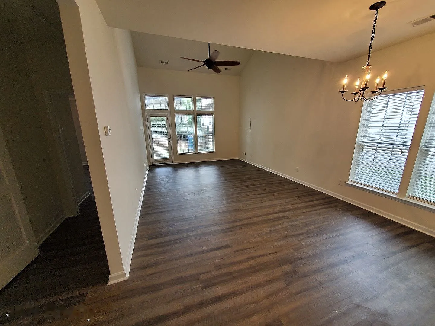 3 bed, 2.5 bath, 1944 sqft, $2,085 — Photo 4
