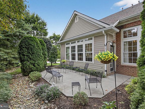 2nd image of 30 Farmview Ln