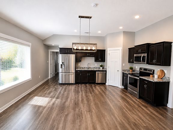 3rd image of 296 Wolf Den Dr