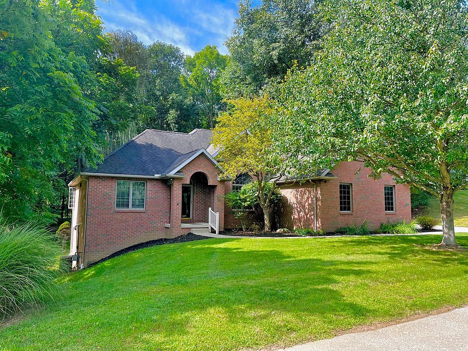 1st image of 35 Woodlake Trl