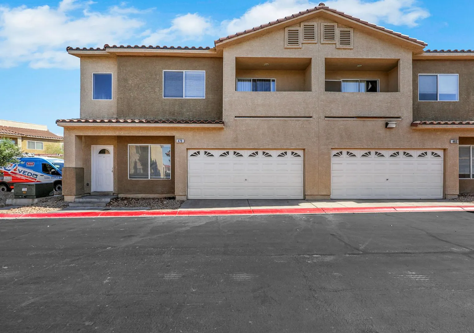 3 bedroom Townhouse — Photo 1