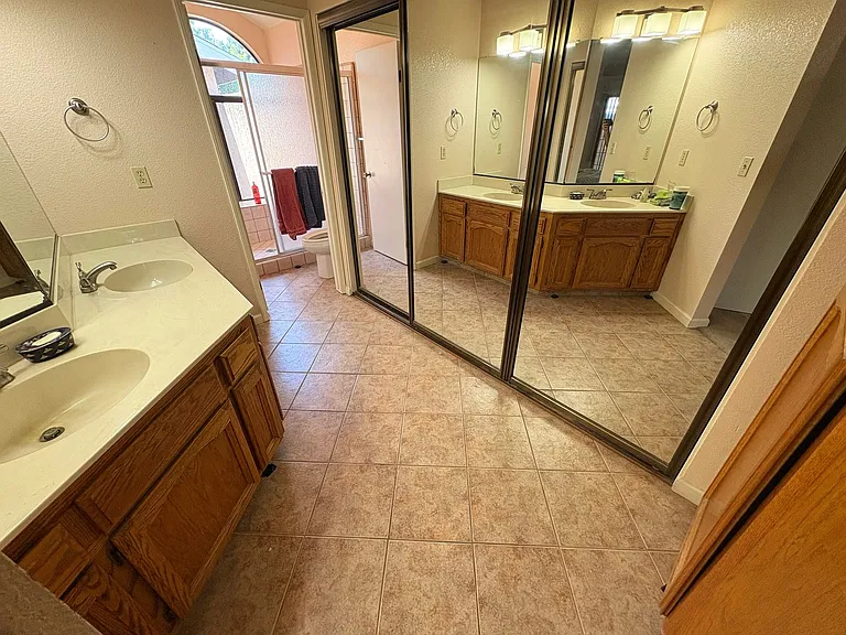 2131 N Tracy St — Photo 7