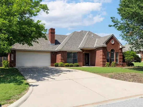 3004 NE Heritage Ln, Lawton, OK 73507
