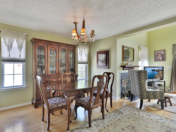 2nd image of 67 Bonnie Dr