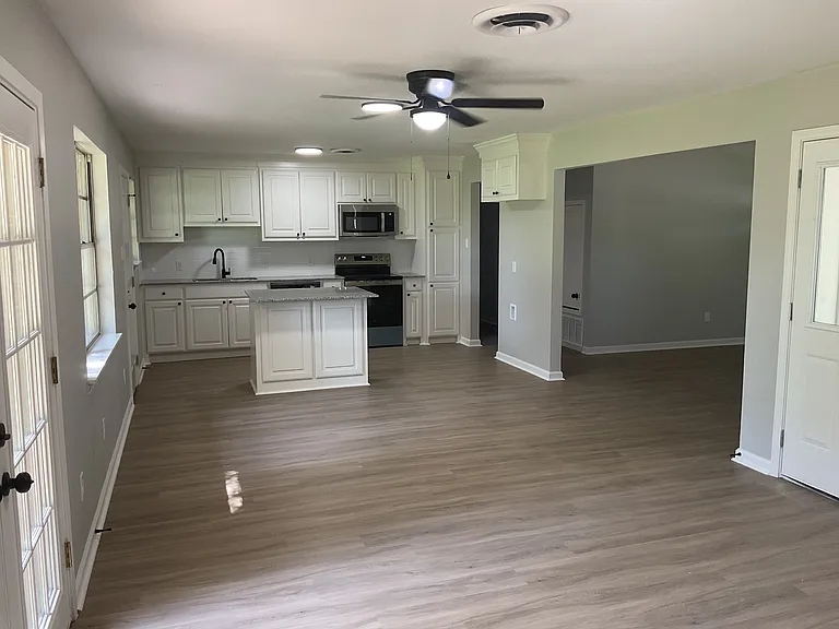 9083 Sara Ln — Photo 2