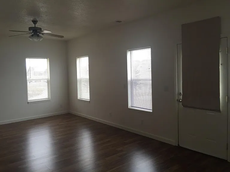402 Par Ave — Photo 5