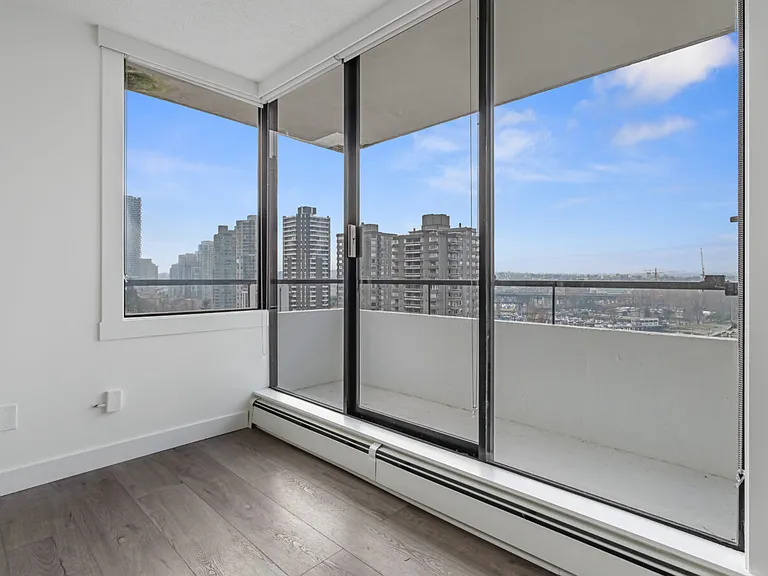 1202 Harwood St — Photo 33