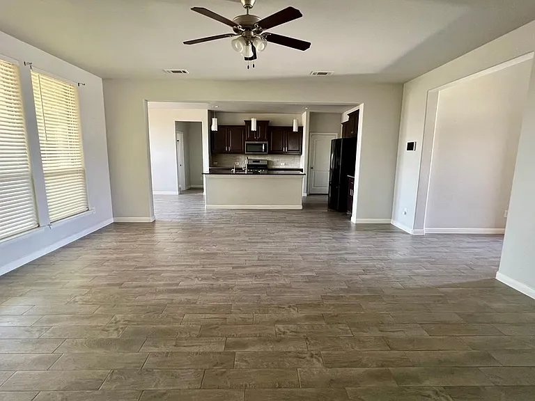 605 Dupont Ct — Photo 3