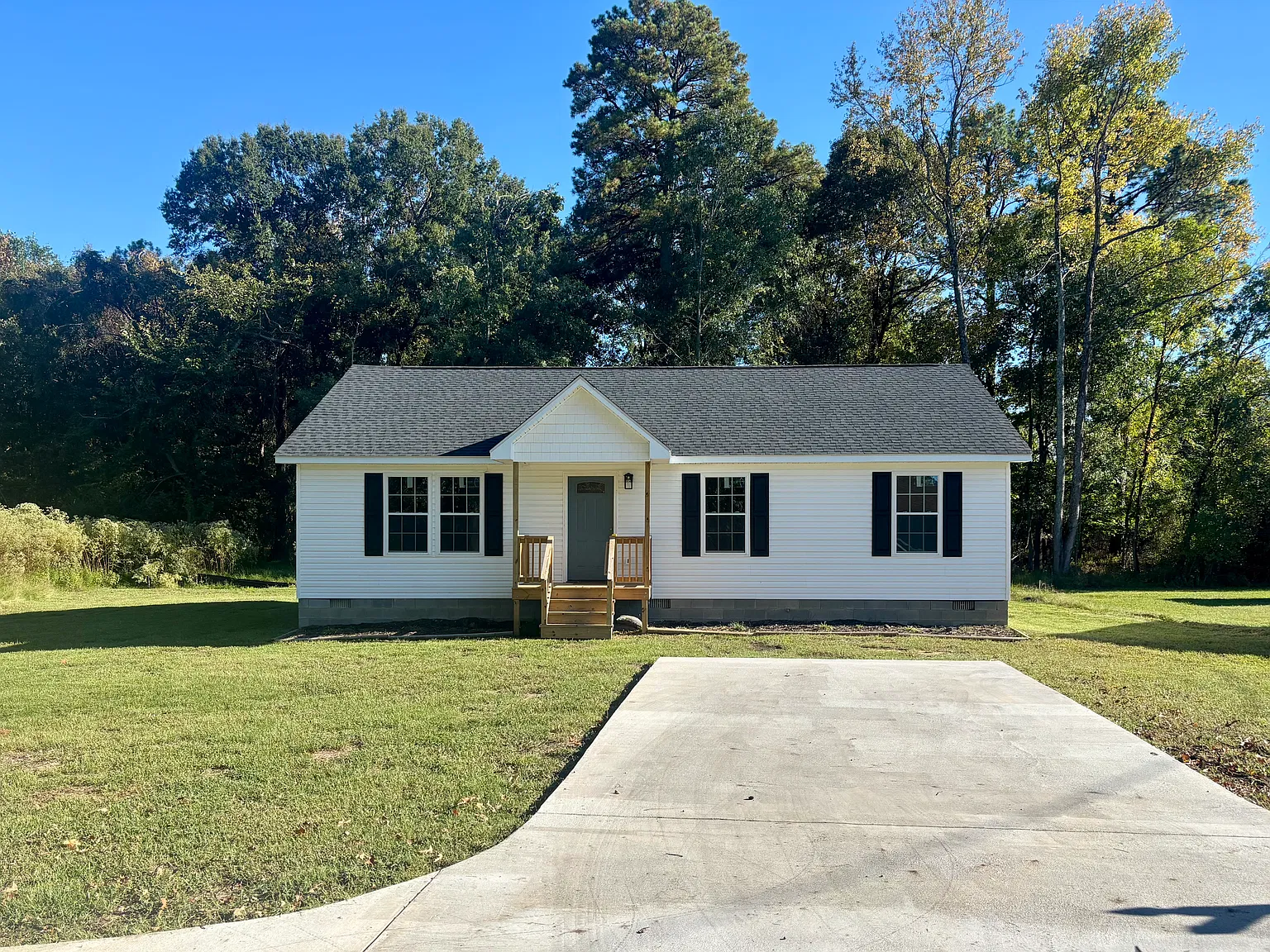 3 bed, 1360 sqft, $2,250 — Photo 1