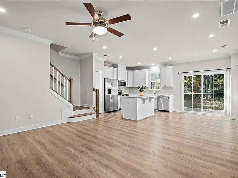 73 Connaught Ct — Photo 11