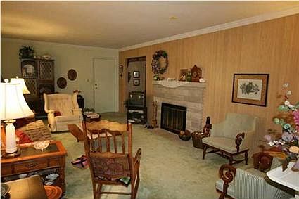 3rd image of 910 Plaza Dr