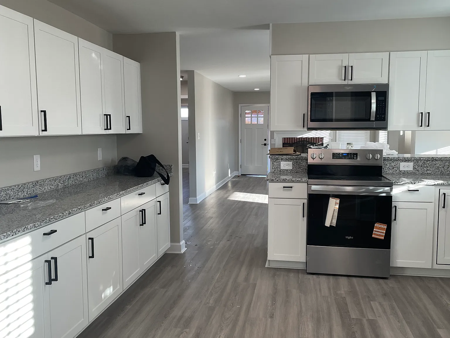 3 bed, 2200 sqft, $2,295 — Photo 3