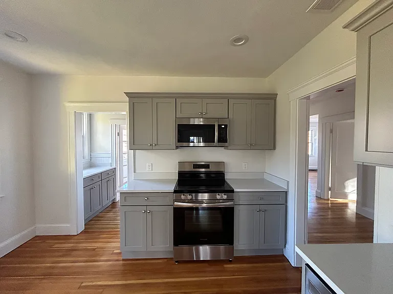 472 Pleasant St #2 — Photo 4