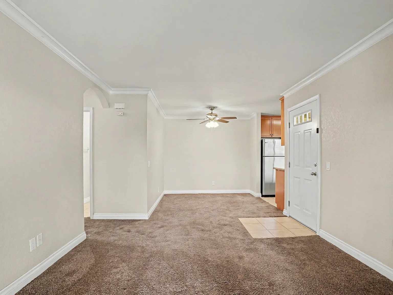 1423 Graves Ave — Photo 3