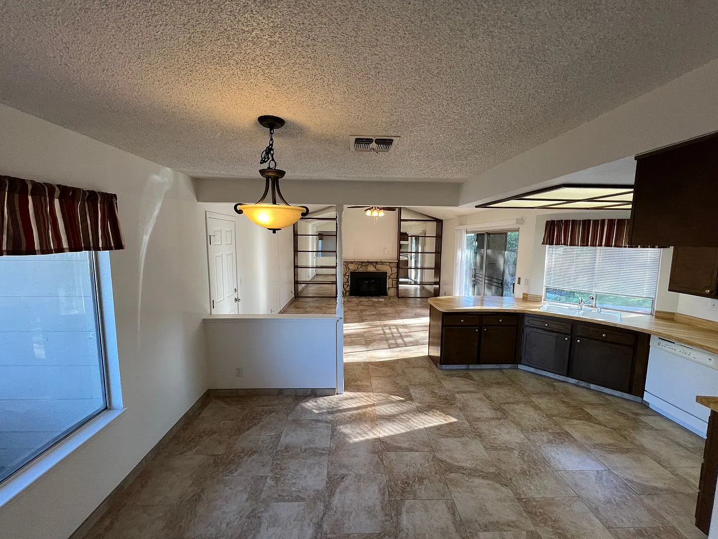 Charming and Spacious Citrus Heights Home — Photo 4