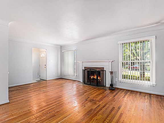 3rd image of 21175 Kenmore Ave