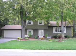9 Ledgemont Dr, Fairport, NY 14450