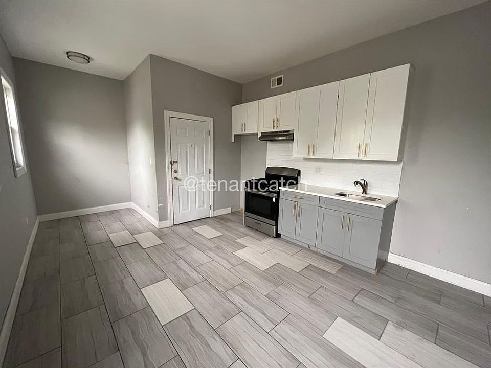 1st image of 860 S 15th St Floor 2