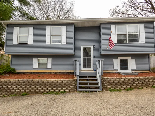 14 Hillcrest Ave, Fox Lake, IL 60020