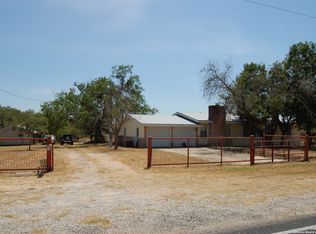 21430 Senior Rd, Von Ormy, TX 78073