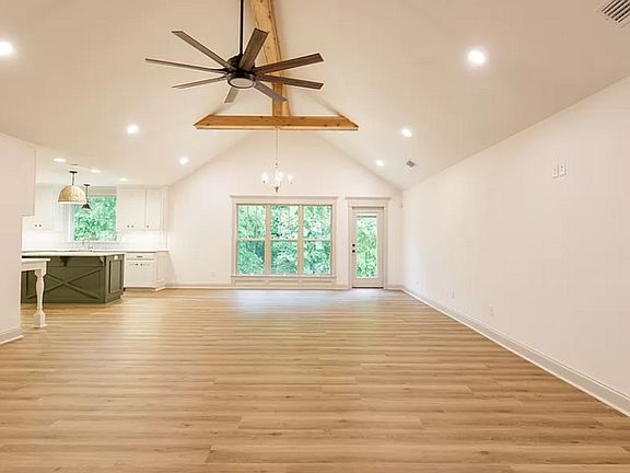 3rd image of 4047 Gramercy Dr