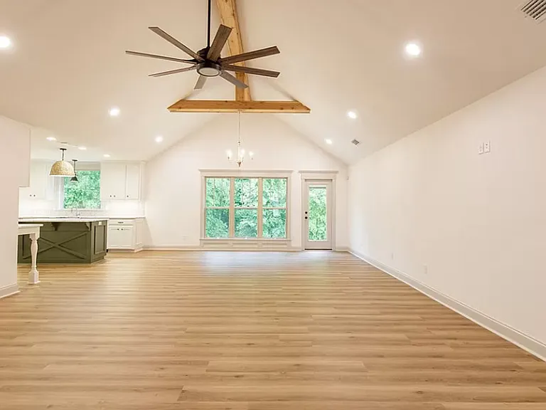 4047 Gramercy Dr — Photo 3