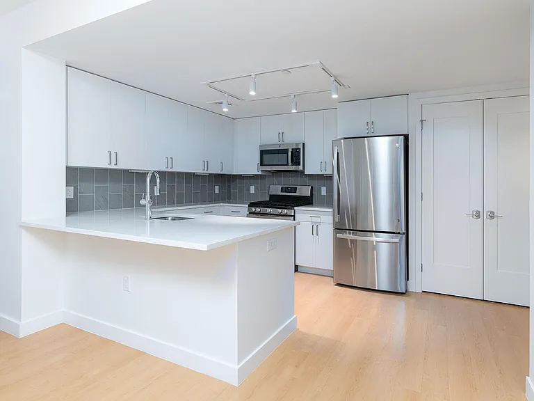 605 Concord at Fresh Pond — Photo 27
