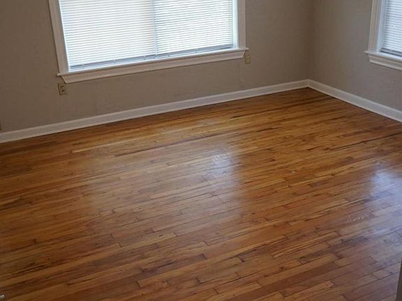 5th image of 112 Moss St #112