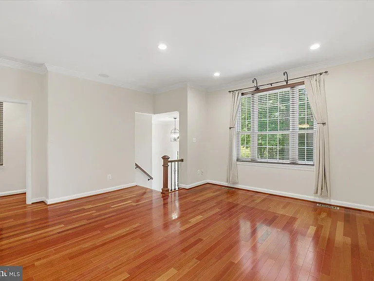 1433 McLean Mews Ct — Photo 6