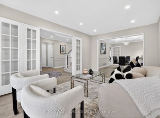 325 Salisbury Ln, Newmarket, ON L3Y8A6