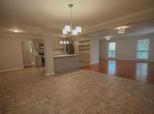 104 Kenwood St, Conroe, TX 77301