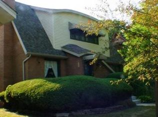 2804 Edina Blvd, Zion, IL 60099