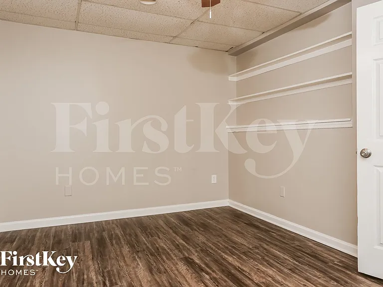6319 Hillview Ln — Photo 14