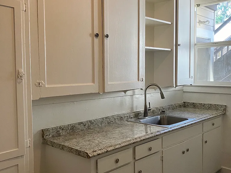 1112 Walnut St #8 — Photo 8