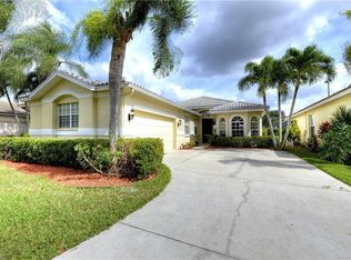 11286 Lakeland Cir, Fort Myers, FL 33913