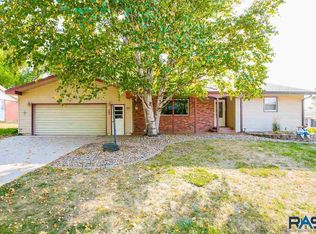 920 N Sanborn St, Canton, SD 57013