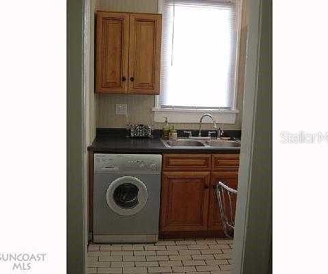 4th image of 2006 Jackson St N APT 4