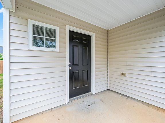 4th image of 1532 Pebble Ridge Dr