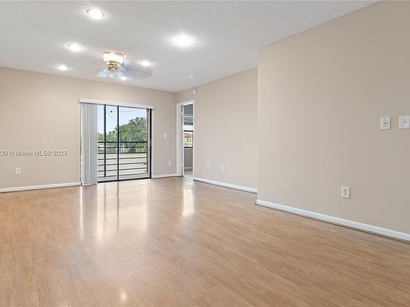 2nd image of 862 NE 209th St #205-39