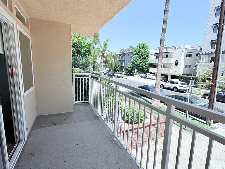 11635 Mayfield Ave #2 — Photo 11