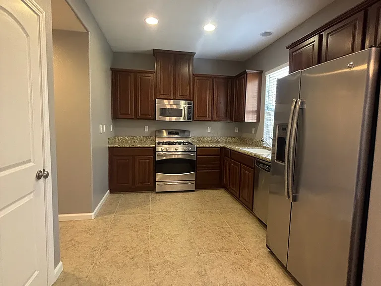 95 Talmont Cir — Photo 35